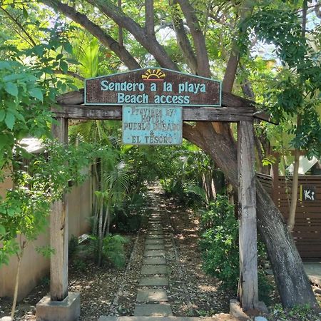 Tsunami Hostel Tamarindo Kültér fotó