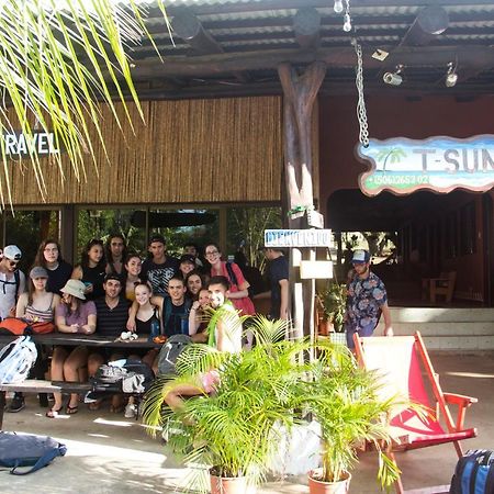 Tsunami Hostel Tamarindo Kültér fotó