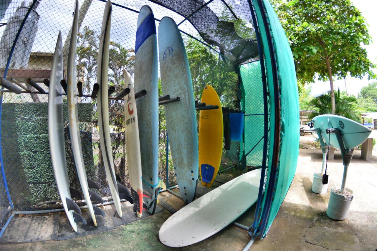 Tsunami Hostel Tamarindo Kültér fotó