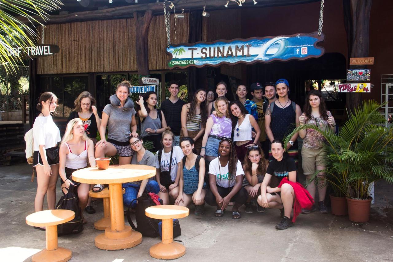 Tsunami Hostel Tamarindo Kültér fotó