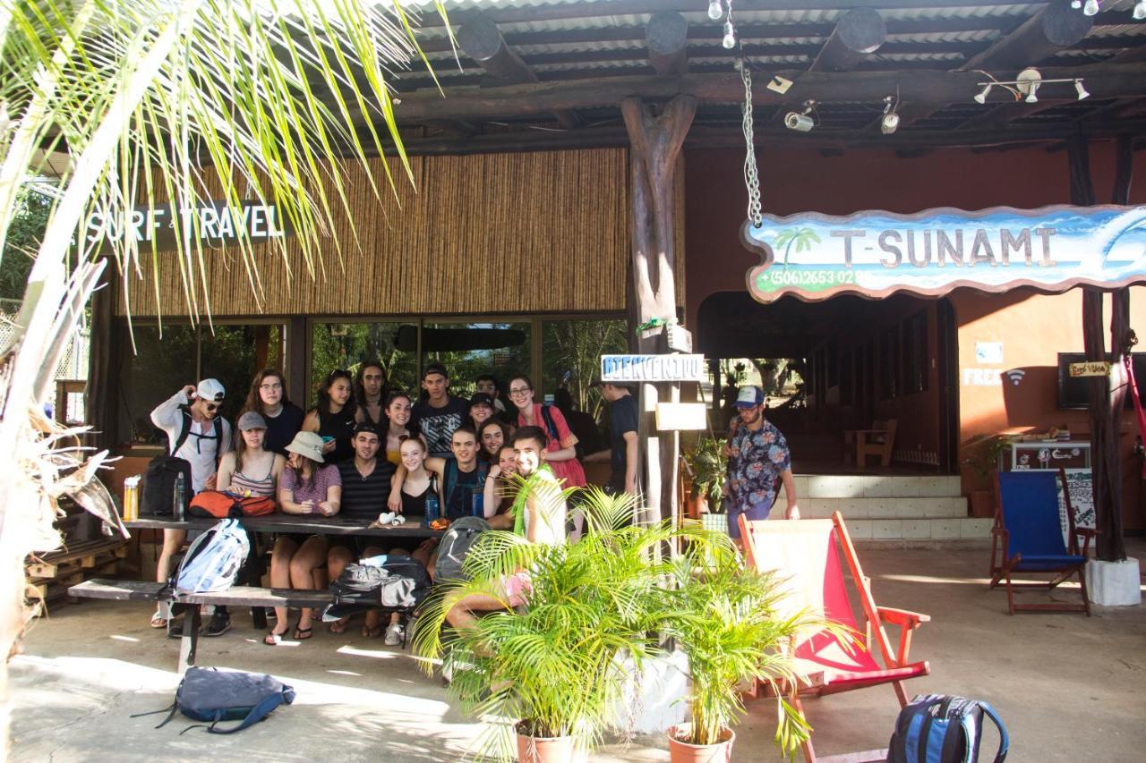 Tsunami Hostel Tamarindo Kültér fotó