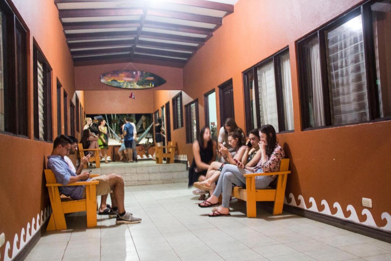Tsunami Hostel Tamarindo Kültér fotó
