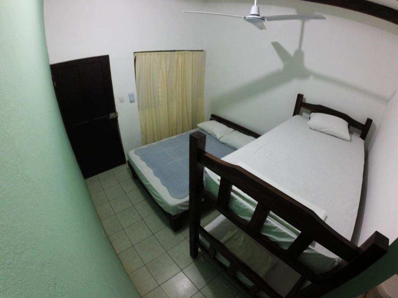 Tsunami Hostel Tamarindo Kültér fotó