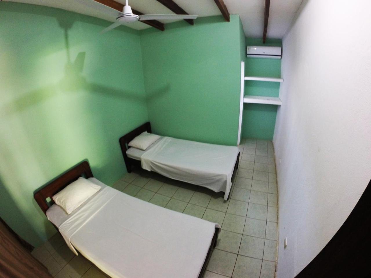 Tsunami Hostel Tamarindo Kültér fotó