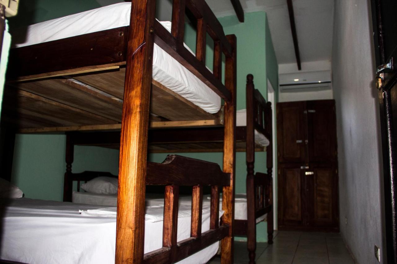 Tsunami Hostel Tamarindo Kültér fotó
